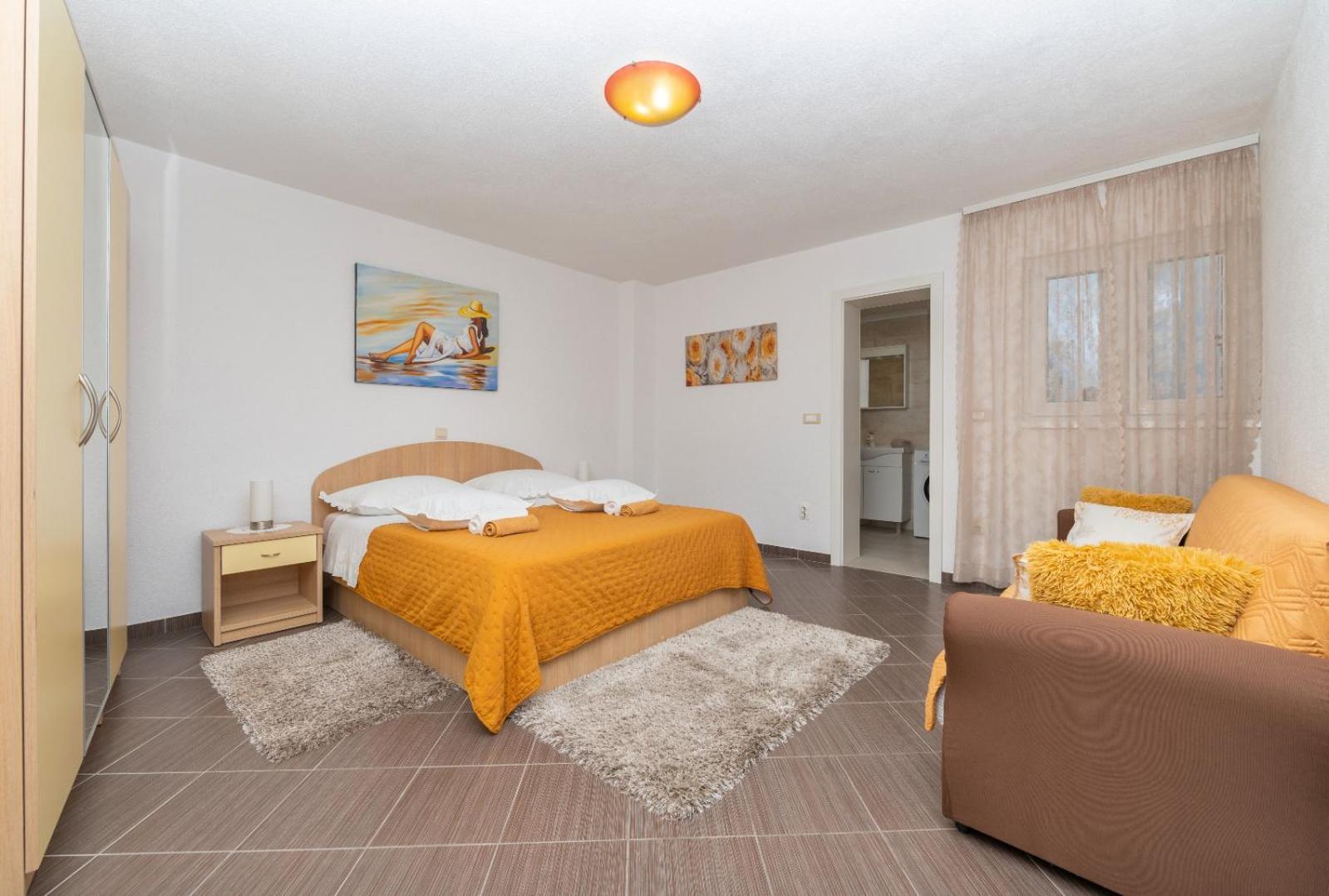 Pinto Apartment *